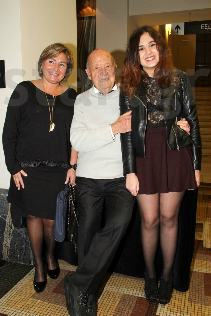 Мимис Плессас, Лукила и их 16-летняя дочь. Фото с сайта - www.star.gr 